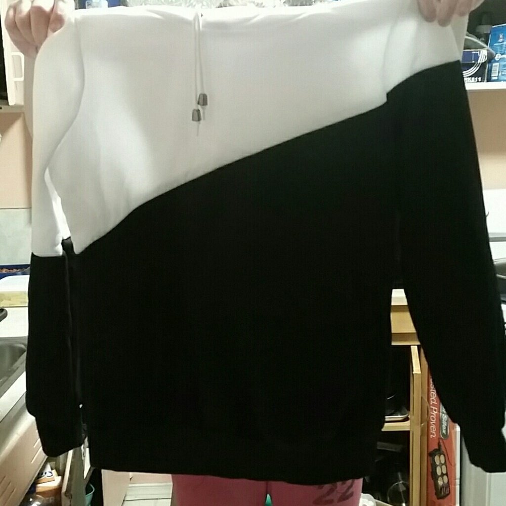 Black and white sweatshirt from romwe